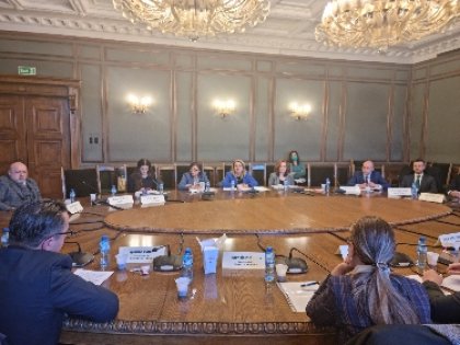 Ресорната парламентарната комисия одобри законопроекта на МС, свързан с възстановяването на помощта от 35 евро на седалка за туроператорите Ресорната парламентарната комисия одобри законопроекта на МС, свързан с възстановяването на помощта от 35 евро на седалка за туроператорите