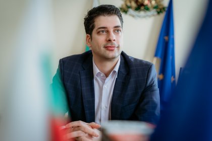 Атанас Пеканов: Членството на България в ОИСР ще позволи на страната ни да има по-активна роля на международната сцена, особено при вземането на важни решения Атанас Пеканов: Членството на България в ОИСР ще позволи на страната ни да има по-активна роля на международната сцена, особено при вземането на важни решения