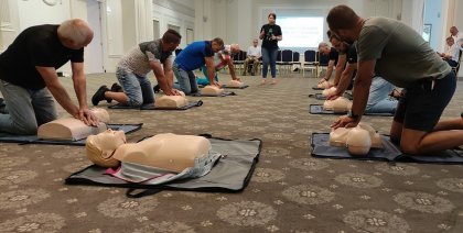 "Райфайзенбанк" започва набирането на средства за поставяне на автоматични дефибрилатори на обществени места