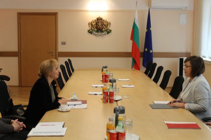 Министър Корнелия Нинова обсъди с омбудсмана Диана Ковачева правата на потребителите Министър Корнелия Нинова обсъди с омбудсмана Диана Ковачева правата на потребителите