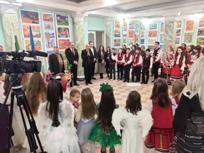 Традиционен новогодишен празник за българчетата от Одеса Традиционен новогодишен празник за българчетата от Одеса