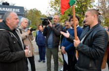 В Харманли протестираха срещу местния център за мигранти