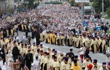 Великият кръстен ход и юбилеят на митрополит Онуфрий показаха истинските цели и реалното ниво на "подкрепа" на украинската автокефалия