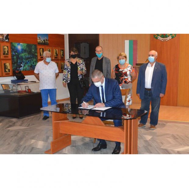 Дават допълнително дни отпуск за учителите в Община Варна