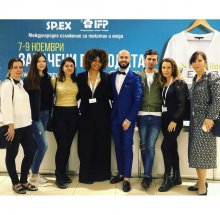 Студентка на Варненския свободен университет създаде рокля, която "говори"за изкуство и дизайн