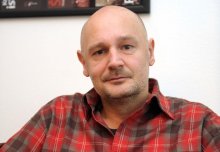"Наивно. Супер" и "Доплер" на Ерлен Лу излизат за първи път на български