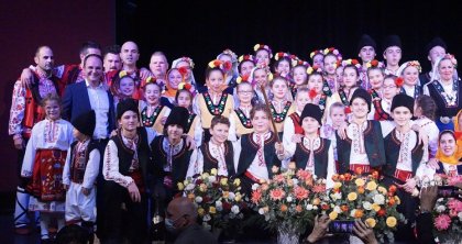 Танцовите състави "Росица" и "Янтра" отбелязаха своя юбилей в Будапеща Танцовите състави "Росица" и "Янтра" отбелязаха своя юбилей в Будапеща