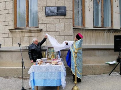 С паметна плоча в българо-гагаузкото село Кубей беше отбелязана 200-годишнината от освещаването на местната църква "Успение на Пресвета Богородица" С паметна плоча в българо-гагаузкото село Кубей беше отбелязана 200-годишнината от освещаването на местната църква "Успение на Пресвета Богородица"