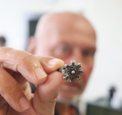 Археолози откриха сребърен пръстен от 14-и век в античния и средновековен град Мисионис