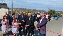 От днес централната алея в градския парк на Белш, Албания, носи името на Лика Янко