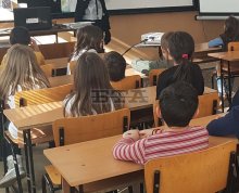 В област Плевен присъствено се обучават ученици в 329 паралелки от първи до четвърти клас