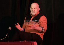 Актьорът Валентин Ганев и почитателите му се срещнаха в читалище "Славянска беседа 1880" Актьорът Валентин Ганев и почитателите му се срещнаха в читалище "Славянска беседа 1880"