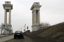 Danube Bridge Repairs Cause Trucks to Line Up for Miles