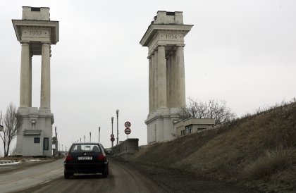 Danube Bridge Repairs Cause Trucks to Line Up for Miles Danube Bridge Repairs Cause Trucks to Line Up for Miles
