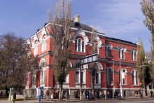 Националната художествена академия отбелязва с изложба 20-годишнината на специалност "Мода"