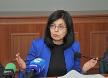 Deputy PM and Education Minister Kuneva Wants EU to Help Young Scientists 