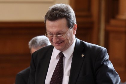 Socialists Lash out at Outgoing Government for Mismanaging Energy Sector Socialists Lash out at Outgoing Government for Mismanaging Energy Sector