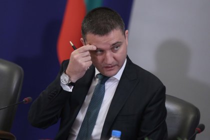 Finance Minister Warns of Risks from Increase of Minimum Pension and Scrapping the Flat Tax