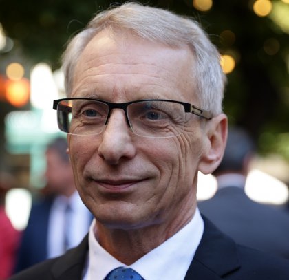 Младите учители в българските училища имат нужда от подкрепа, за да останат в образователната система, каза министър Николай Денков