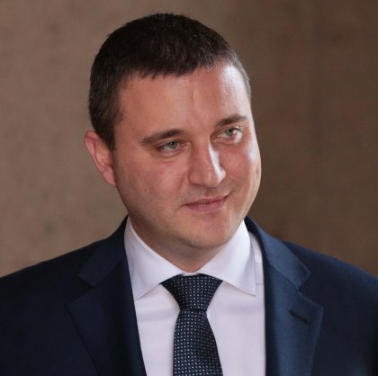 Finance Ministry Considers Aiding National Railway Company and Limiting Bus Services