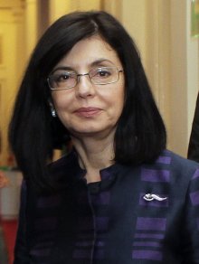  Deputy PM Kuneva Emerges as Only Option for Successor of Education Minister Tanev