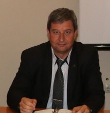 Синдикатът "Образование" настоява учениците от прогимназията и гимназията да се върнат в училище, след като бъдат осигурени безплатни тестове от държавата