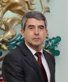  President Calls on Politicians to Work for Stability and Reforms in 2016