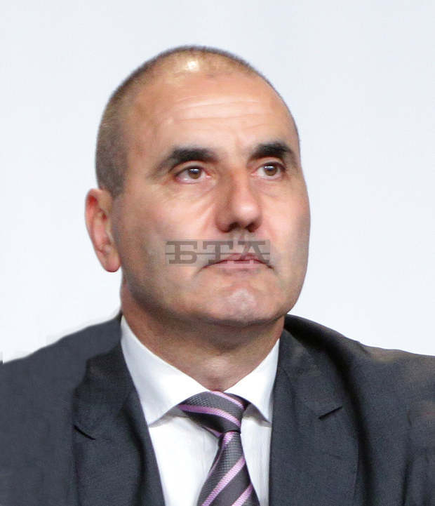 Цветан Цветанов ще бъде официален гост на празненствата "Сурва" в Радомир и в Брезник Цветан Цветанов ще бъде официален гост на празненствата "Сурва" в Радомир и в Брезник