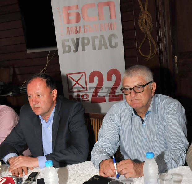 Хората са уморени от трите последователни политически вота и това доведе до политическа апатия в България, заяви председателят на БСП Михаил Миков Хората са уморени от трите последователни политически вота и това доведе до политическа апатия в България, заяви председателят на БСП Михаил Миков