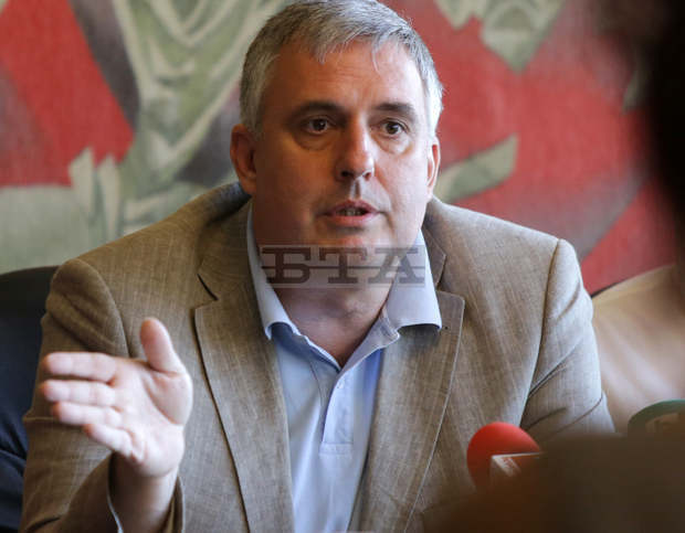 Ивайло Калфин: Държавата не би трябвало да отпуска кредити на общините срещу депозити в КТБ Ивайло Калфин: Държавата не би трябвало да отпуска кредити на общините срещу депозити в КТБ