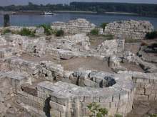 Нехарактерна за средновековното строителство инфраструктура са открили археолози при разкопки в средновековния Дръстър 