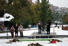 Представители на японското посолство участваха в засаждането на японски вишни във великотърновски паркове