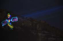 Уникален светлинен надпис върху скалния  венец на хълма "Стратеш" в Ловеч поздравява  с настъпването на Новата година