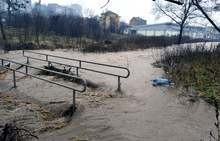 Машини разчистват река Добричка, хората във вилна зона са предупредени с мегафон за опасност от разлив