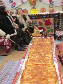 Петметрова млин-баница показаха майстори  от село Сребърна на кулинарен  фестивал днес 