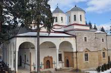 Четирима души са били монаси за един ден през август в Лопушанския манастир край монтанското село Георги Дамяново