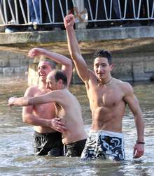 Ученик извади богоявленския кръст в Монтана