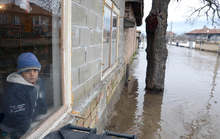 Двеста жители от наводненото село Нова махала са евакуирани