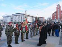 В Плевен традиционно пред историческия храм-мавзолей "Свети Георги Победоносец" бяха осветени бойните армейски знамена