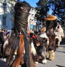 Стотици кукери "превзеха" днес Разлог 