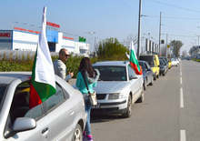 Видинчани излязоха на граждански  протест и автошествие срещу  разкопаните улици в града