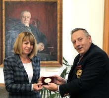 Кметът на София получи почетния знак на БАН