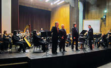 Българската премиера на валса на сър Антъни Хопкинс предизвика възгласи "браво" и дълги аплаузи от публиката в Плевен