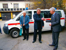 Общинската болница в Дупница "Св.Иван Рилски" от днес  има нова линейка за спешна медицинска помощ, дарена й от фармацевтичната компания "Актавис"