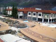 Ремонтът на площада в Лъки е пред завършване