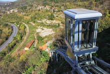 На хълма "Трапезица" във Велико Търново е монтиран туристически лифт