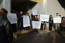 Собственици на апартаменти  в блок "Теодора" в Русе  образуваха "жива" верига срещу опис на жилища