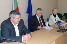 Отчет за работата си направиха областният управител на Кюстендил Иван Каракашки и двамата му заместници