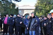 Служители от Врачанския затвор протестираха мълчаливо с искания за спазване на закона и увеличение на заплатите