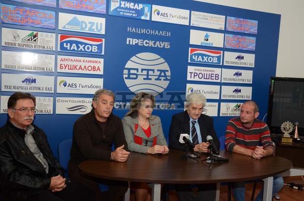 Старозагорската организация на ВМРО - БНД  отличи македонските интелектуалци Панде Ефтимов  и Виктор Боев със златна значка "Горд Българин"